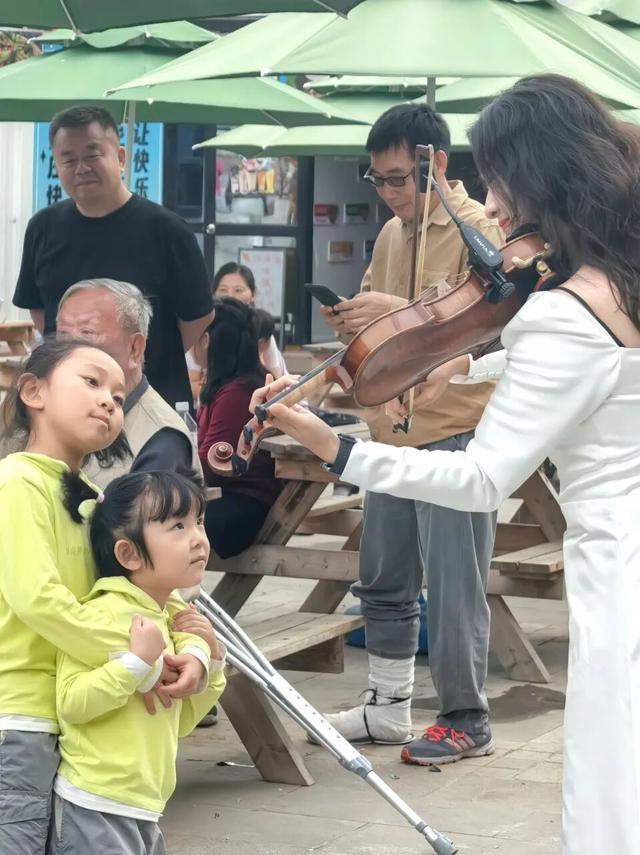 国庆首日直击：全城都是音乐节现场，这也太过瘾了！
