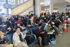 融媒第1眼｜烟台站停用第一天，烟台南站迎来客流高峰图片