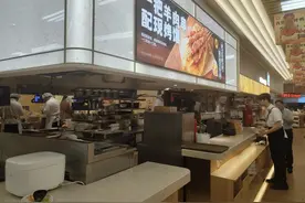 记者探访青岛西贝，门店表示可以进入后厨参观，厨师长详解“罗永浩菜单”制作过程图片