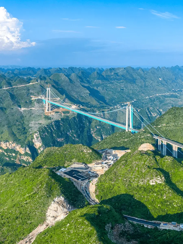 “世界七大洲最大的是贵州！”为了给家乡文旅做宣传，贵州人开启“随地大小喊”模式