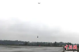 重庆：百余架无人机低空展示“特技”图片