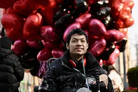 《小小的我》背后的“刘春和”们：在诗歌和生活中，握住人生的主动权图片