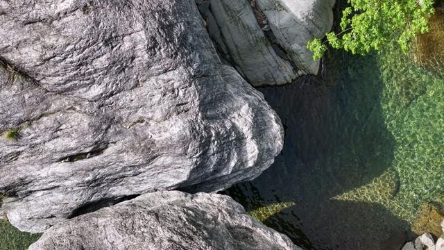 茶马古道上的高山之城，一面静界一面狂飙