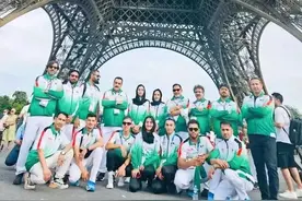 行走在奥运赛场上的可乐瓶图片