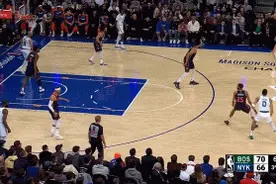 😲这可怎么防啊！波尔津吉斯脚踩logo命中超远三分&个人第七记图片