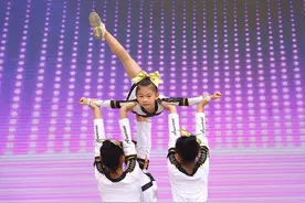 2023年百色市右江区中小学万人跳绳大赛总决赛举行图片
