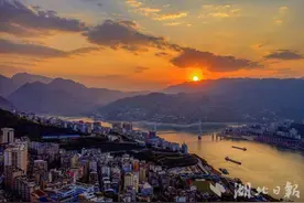 巴东：夕阳醉晚霞图片