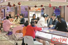 小克重黄金消费持续升温，蛇年主题金饰受到追捧图片