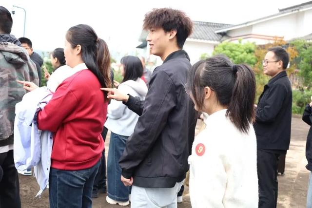 青春集结！通江青年 “恋” 上耳乡的浪漫时刻