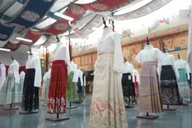 年终盘点｜从“新中式”到户外热潮：中国服装市场的多元化趋势与创新营销图片