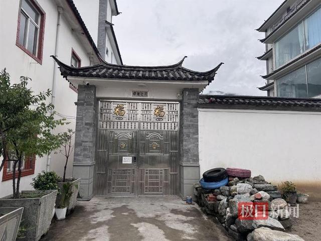 实探“8岁男童苍山失联”涉事夏令营机构：招牌被摘敲门无人应答，村民称已开业一年多