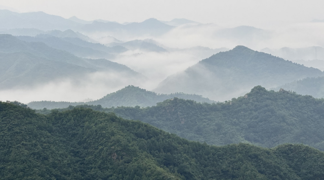 雨后，京郊云雾缭绕