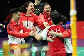 六场比赛不丢一盘，国羽姑娘完胜印尼第16次捧起尤伯杯图片