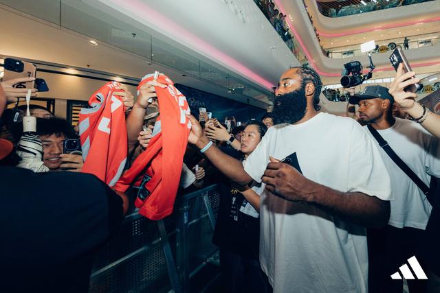 图集｜篮球迷狂欢！NBA球星哈登空降佛山禅城