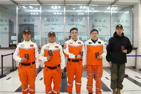 救援队赴缅甸开展救援，上海公安出入境管理部门开辟绿色通道加急办理护照图片