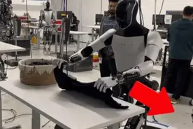 特斯拉人形机器人被曝有人远程操控，竟是作弊？没那么先进？图片