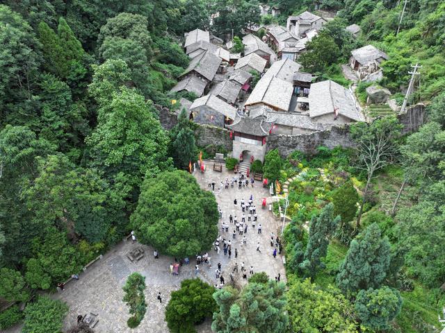 安顺市长尹恒斌：品600年屯堡遗韵 享21℃凉爽安顺——第十一届安顺旅游产业发展大会开幕