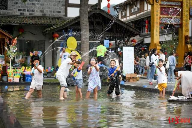 解锁夏日新玩法！成都彭州海窝子古镇消夏戏水季清凉启幕
