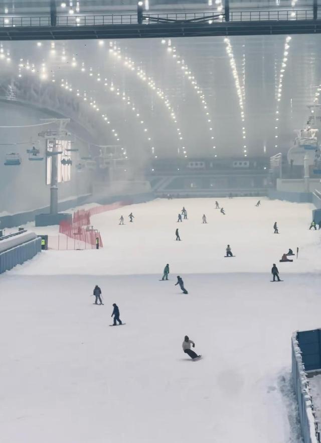 今年冰雪季怎么玩？全国各大雪场提前半个月开板、乌鲁木齐中小学生“喜提”5天雪假