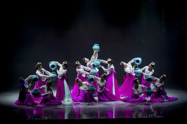 就在明天！解锁安图冰雪王炸玩法→