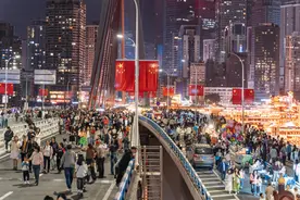 重庆渝中区：充电宝、夜市全部安排！千厮门大桥花式宠粉再升级图片