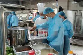 光明日报：推进中小学自营食堂建设，值得期待图片