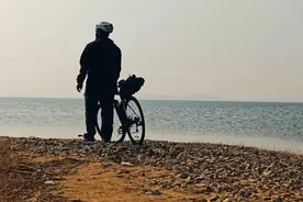 一种对膝盖友好的锻炼方式，可比跑步、跳绳轻松多了！图片