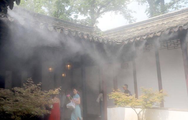 江苏苏州：留园喷雾送清凉