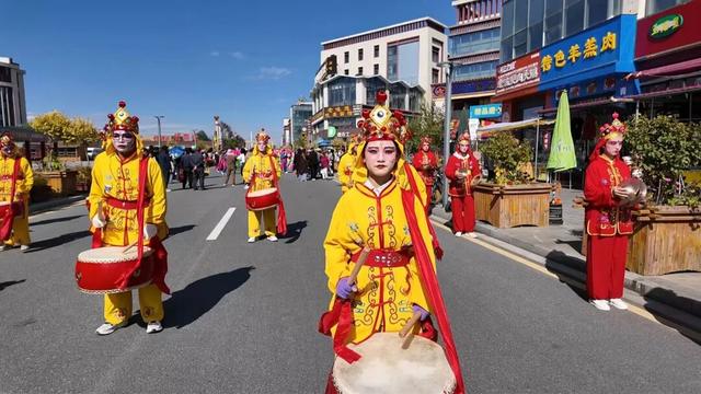 湟中区 塔尔寺大景区“文艺巡游+非遗民俗”让游客沉浸式感受河湟文化魅力