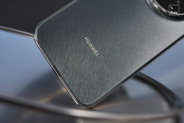 华为Mate 70 Air 轻薄旗舰：Air 的手感，Mate 的体验