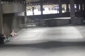 事发上海南站！一男子索要女生微信被拒竟做出这种事图片