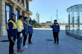 春运小站坚守者图片