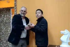 山东省济南燕山中学学子晋升为国际象棋国际大师图片