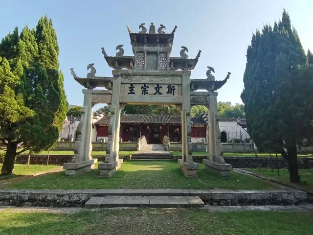 “飞”同凡响！上饶把山水美景“搬”到了云端！