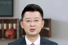家里的热水壶底部总有一层水垢，影响水质还不卫生；教你一招轻松去除。图片