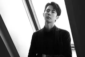 演员于朦胧被传坠楼，知情人士：等官方消息