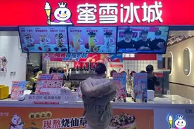 蜜雪冰城辟谣“联名五粮液”，想学茅台不容易图片