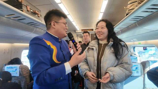 中卫冬季文旅推介登上包银高铁