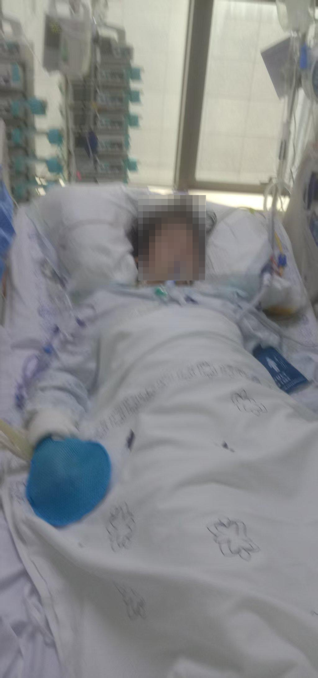 22岁男子徒步深圳“望郎归”突发热射病 家属称已昏迷10天 同行人反思药品和电解质水准备不足