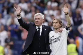 莫德里奇告别伯纳乌图片