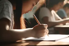 2025年上海春考有何变化？记者翻阅了26所院校招生简章发现数量“双增”图片