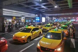 市交通部门提升广州火车站、广州东站出租车上落客点服务图片