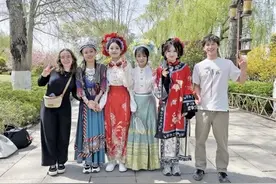 当泉水“遇鉴”塞纳河图片