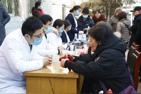 健康过新年 义诊进社区——宝鸡市中医医院走进清姜路社区开展“新春送健康”志愿服务活动图片
