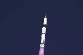 SpaceX星舰第八次试飞失败：助推器回收成功，飞船失控解体｜科技观察图片