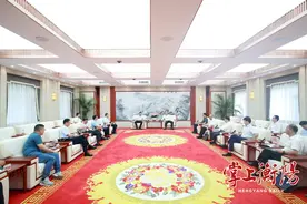 刘越高会见中国石油天然气销售湖南分公司党委书记、董事长、总经理陈晓辉一行图片