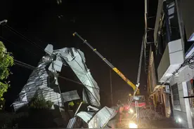 连夜抢修，凌晨4点恢复供电图片