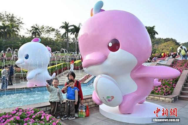 广州云台花园变身“大湾鸡主题乐园”