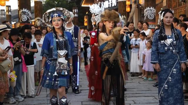 “秘境丹寨”沉浸式玩法 引爆“夜间经济”新引擎