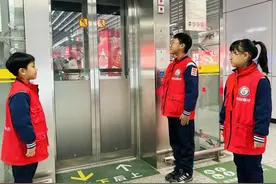 【文明倡导】青岛永宁路小学开展“文明旅游、文明餐桌”宣传活动图片